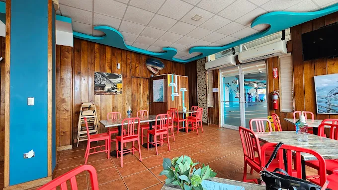Rompeolas Bar & Grill banner